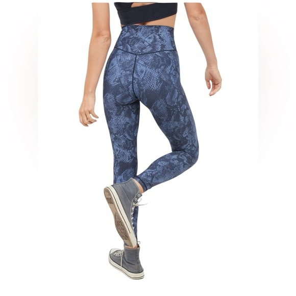 Aerie OFFLINE Size Small Real Me 7/8 High Rise Blue Snake Print Leggings - Picture 1 of 5